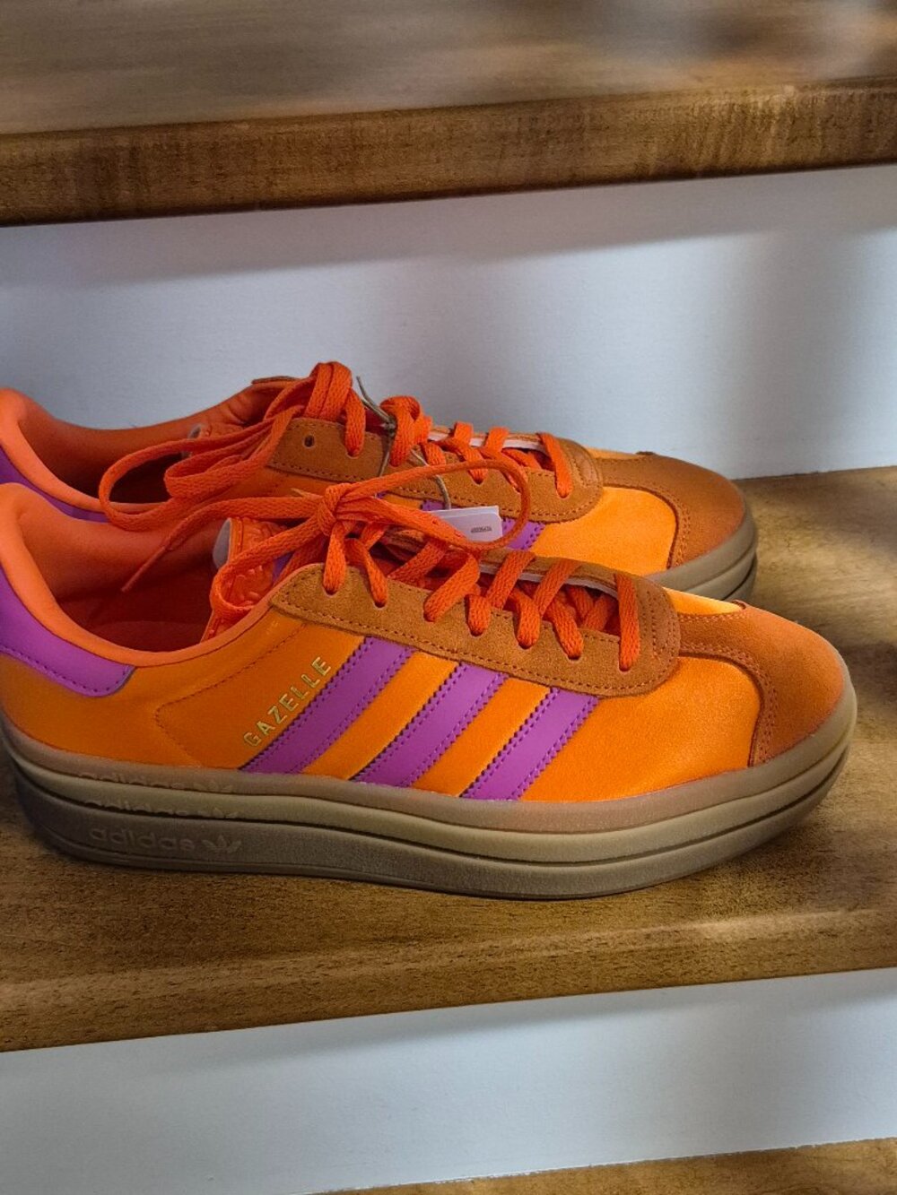 ADIDAS SNEAKERS - SIXE 8 1/2 US  - NWT